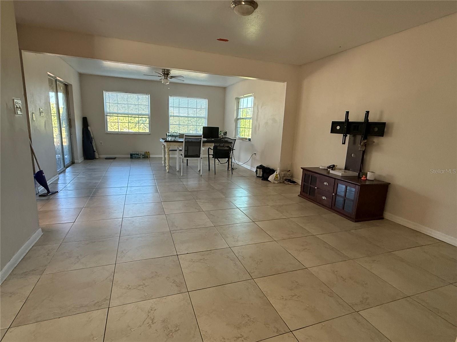 2122 GULF CITY RD, RUSKIN, FL, 33570