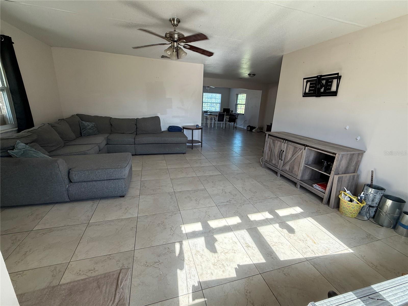 2122 GULF CITY RD, RUSKIN, FL, 33570