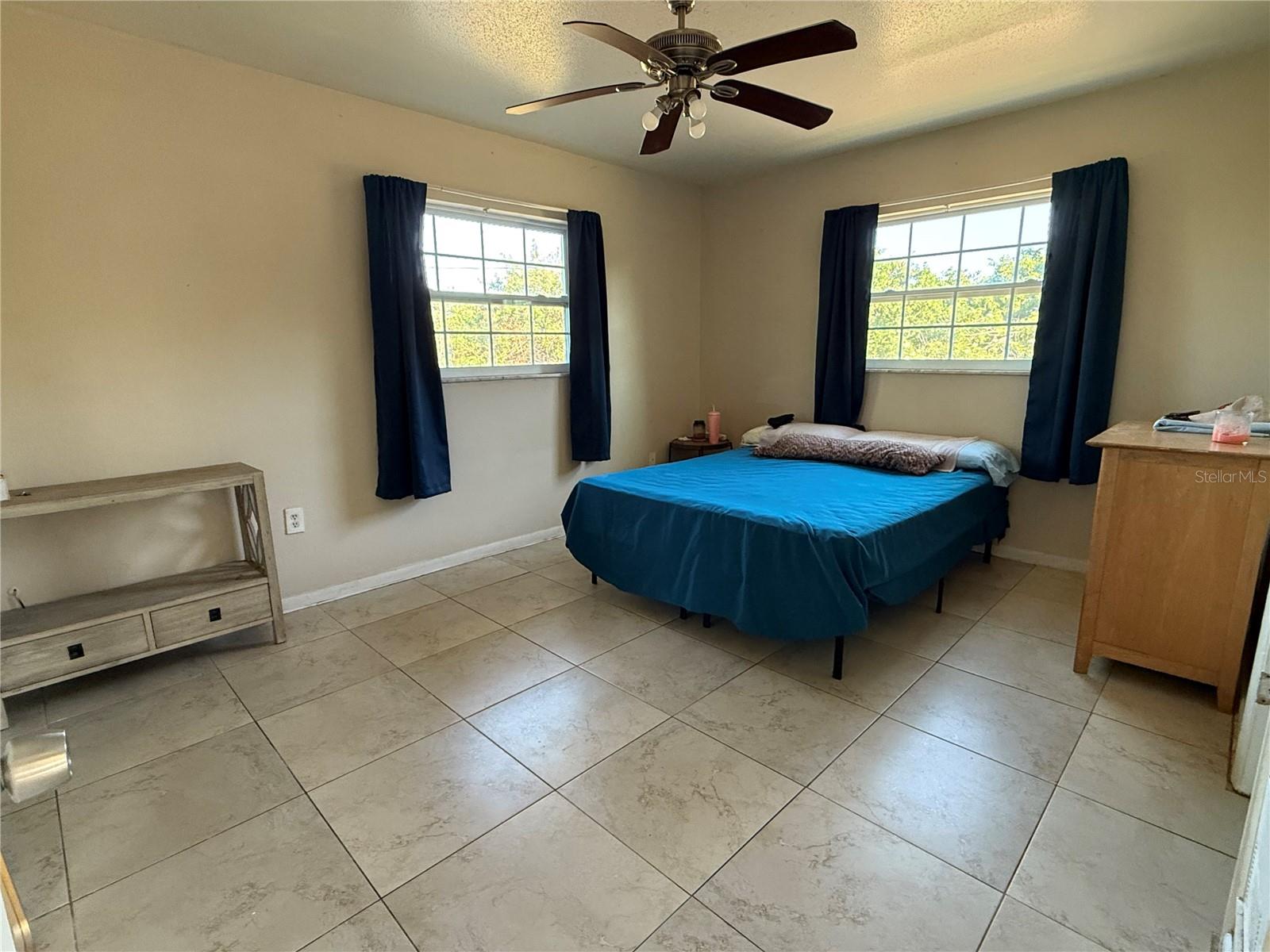 2122 GULF CITY RD, RUSKIN, FL, 33570