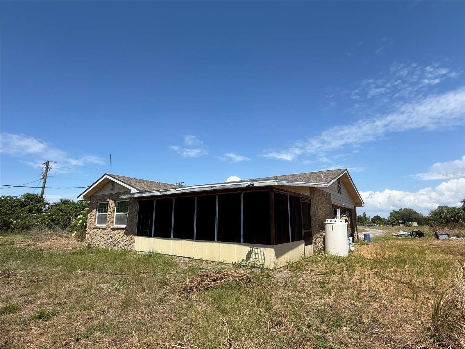 2122 GULF CITY RD, RUSKIN, FL, 33570