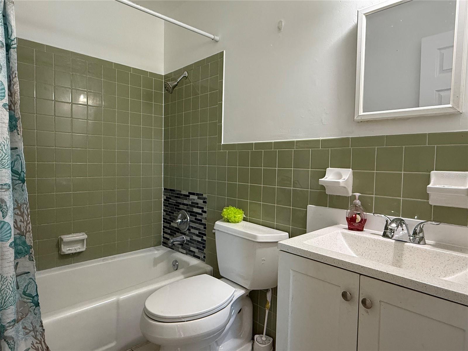 2122 GULF CITY RD, RUSKIN, FL, 33570