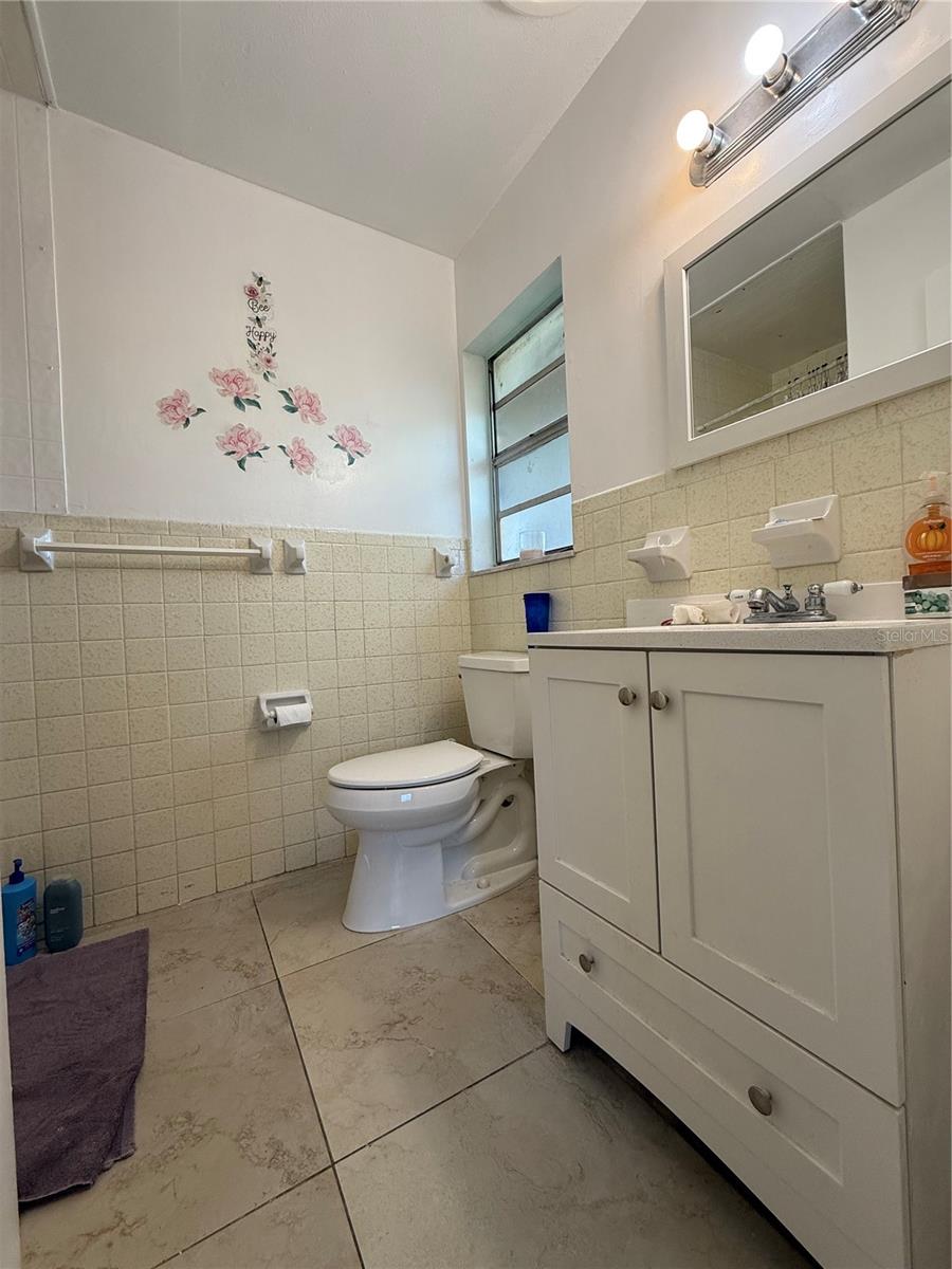2122 GULF CITY RD, RUSKIN, FL, 33570