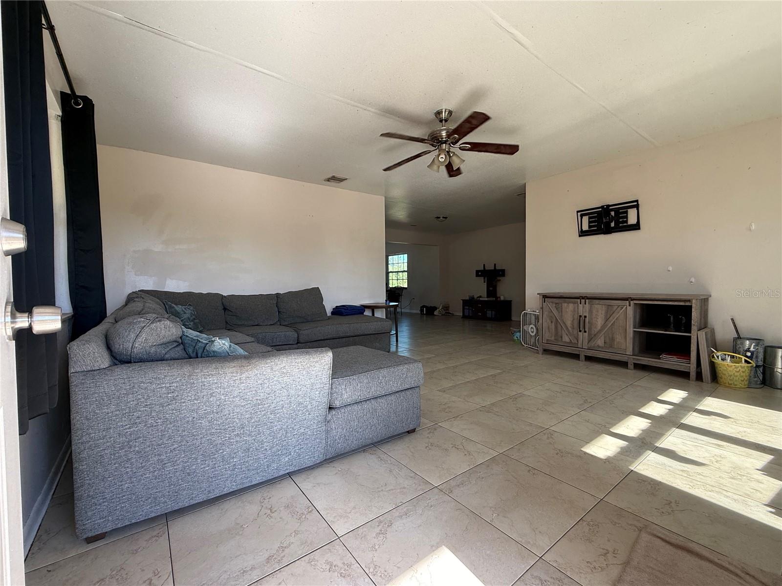 2122 GULF CITY RD, RUSKIN, FL, 33570