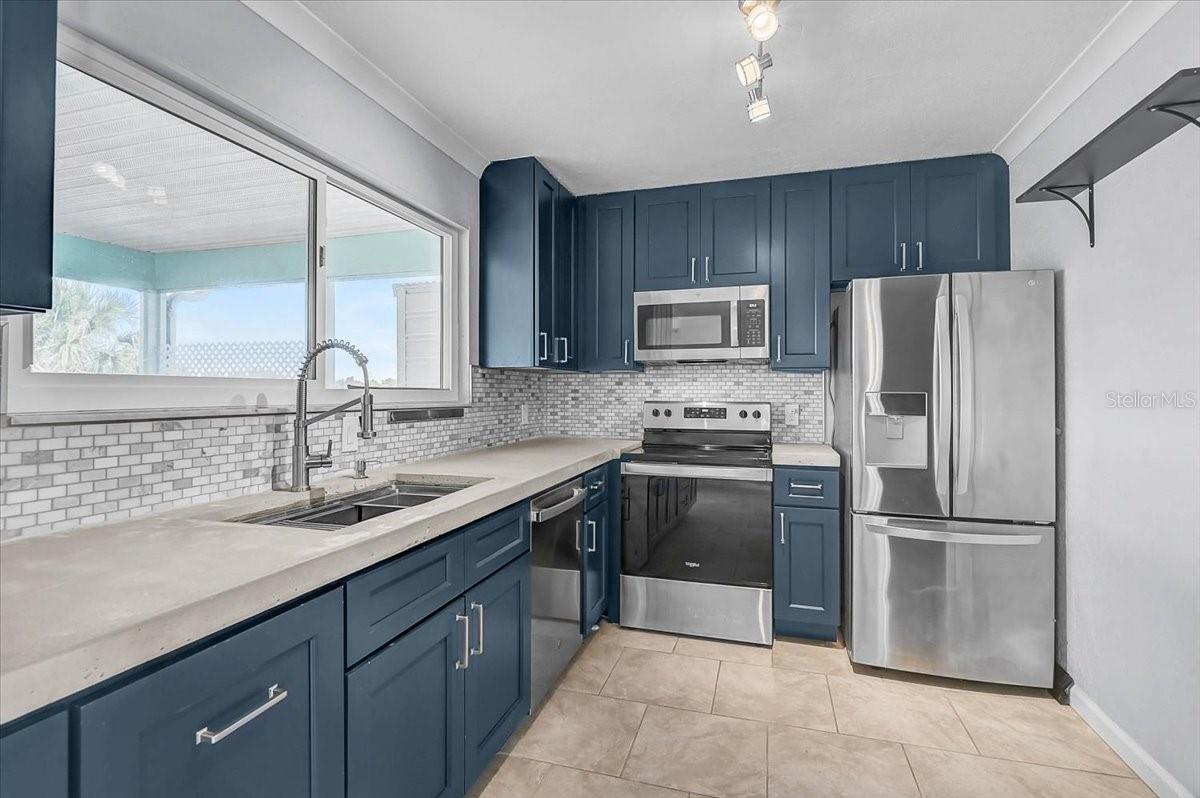 6652 THORMAN RD, PORT CHARLOTTE, FL, 33981