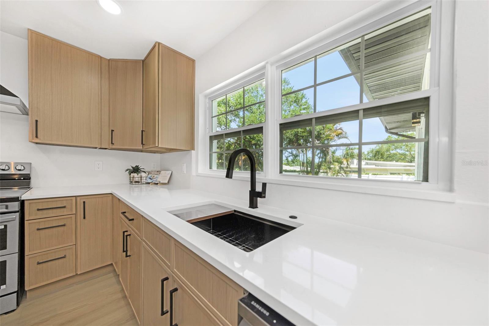 318 MEHLENBACHER RD, BELLEAIR, FL, 33756
