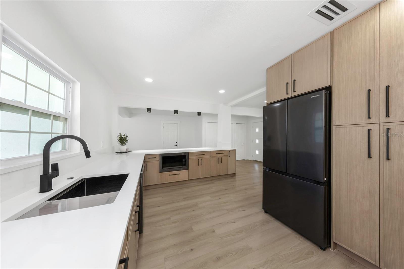 318 MEHLENBACHER RD, BELLEAIR, FL, 33756