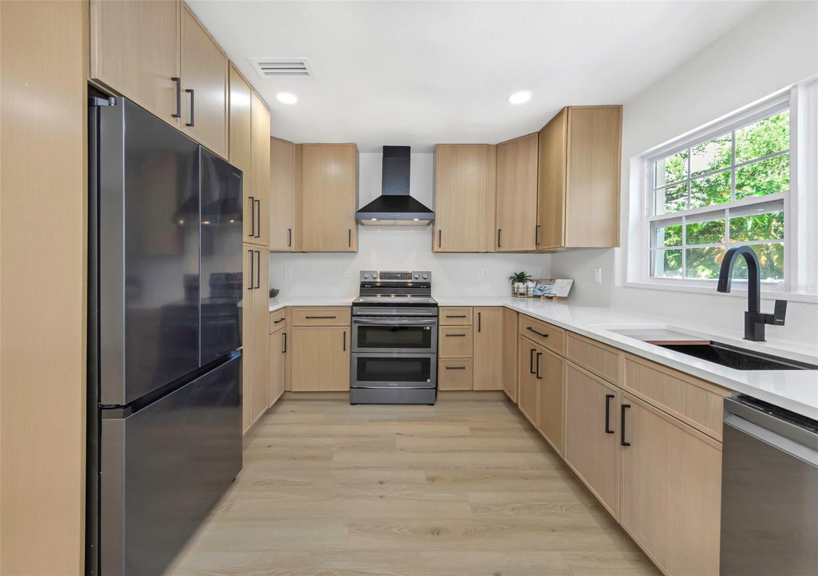 318 MEHLENBACHER RD, BELLEAIR, FL, 33756