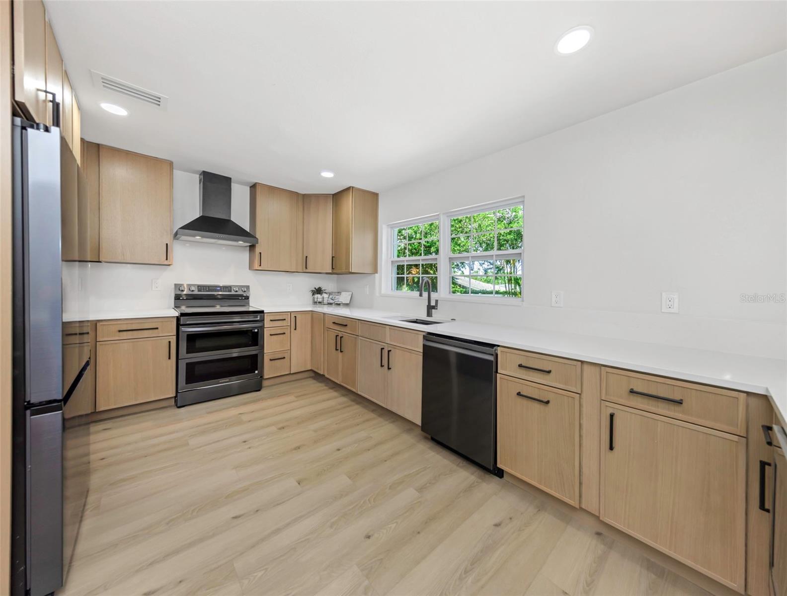 318 MEHLENBACHER RD, BELLEAIR, FL, 33756
