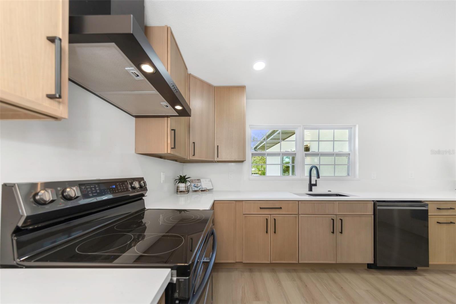 318 MEHLENBACHER RD, BELLEAIR, FL, 33756