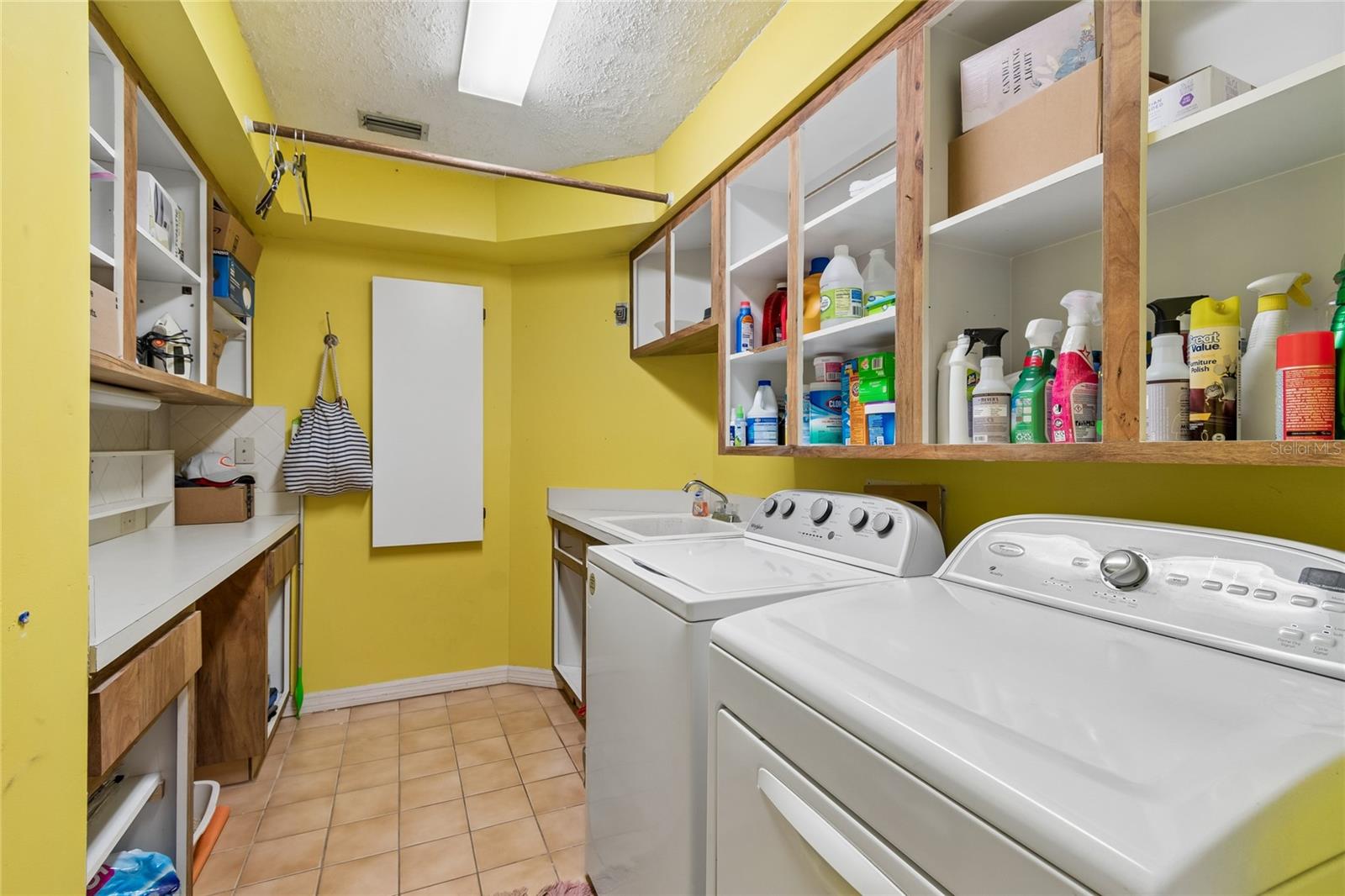 5127 NASHVILLE DR, TAMPA, FL, 33624