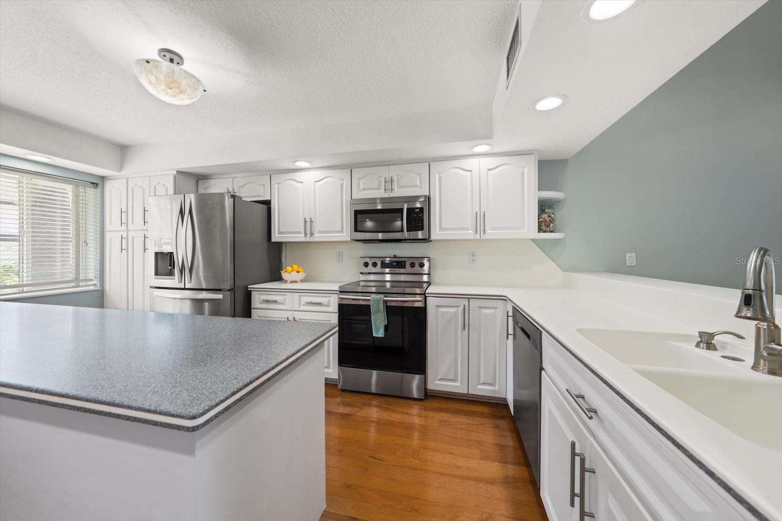 118 MARINA DEL REY CT, CLEARWATER BEACH, FL, 33767