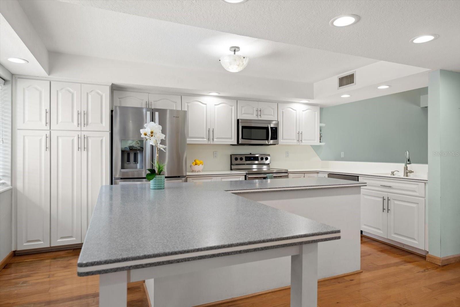 118 MARINA DEL REY CT, CLEARWATER BEACH, FL, 33767