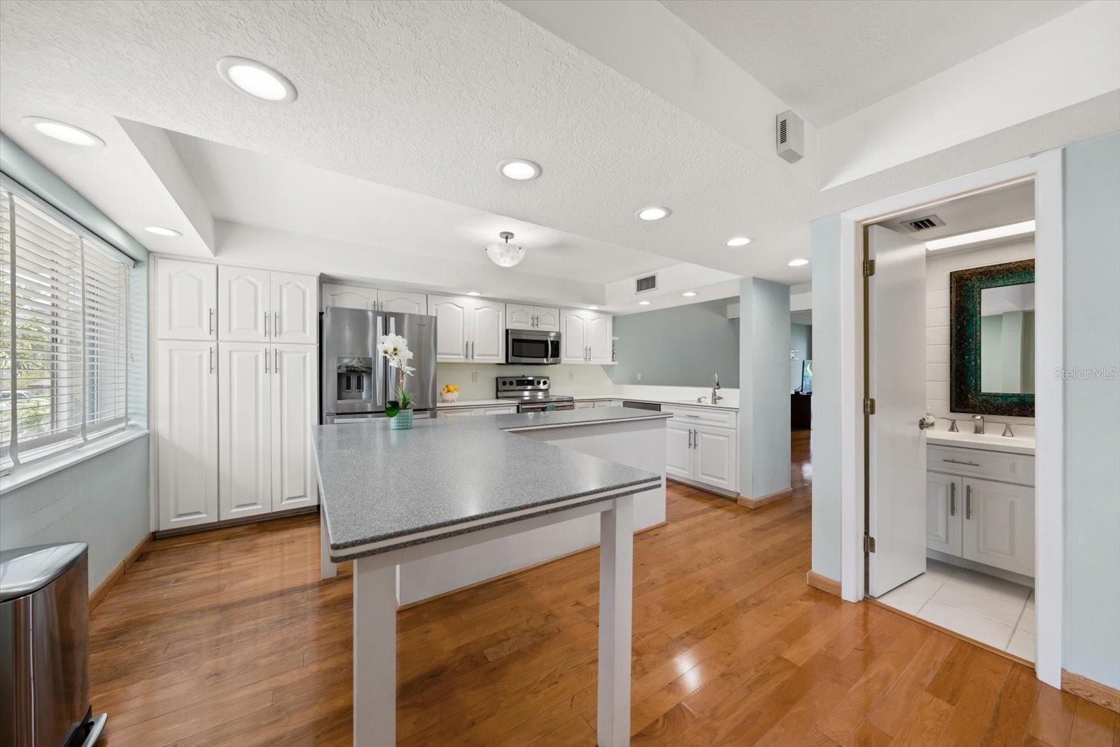 118 MARINA DEL REY CT, CLEARWATER BEACH, FL, 33767