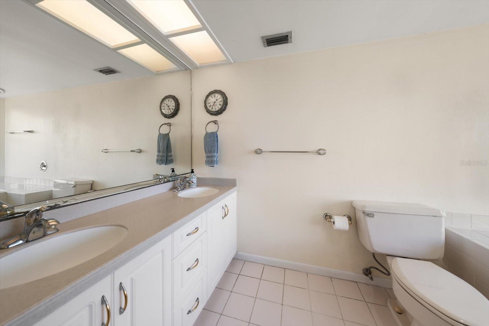 118 MARINA DEL REY CT, CLEARWATER BEACH, FL, 33767