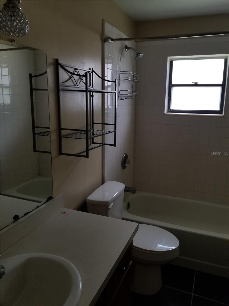 814 N SAINT CLAIR ABRAMS AVE, TAVARES, FL, 32778