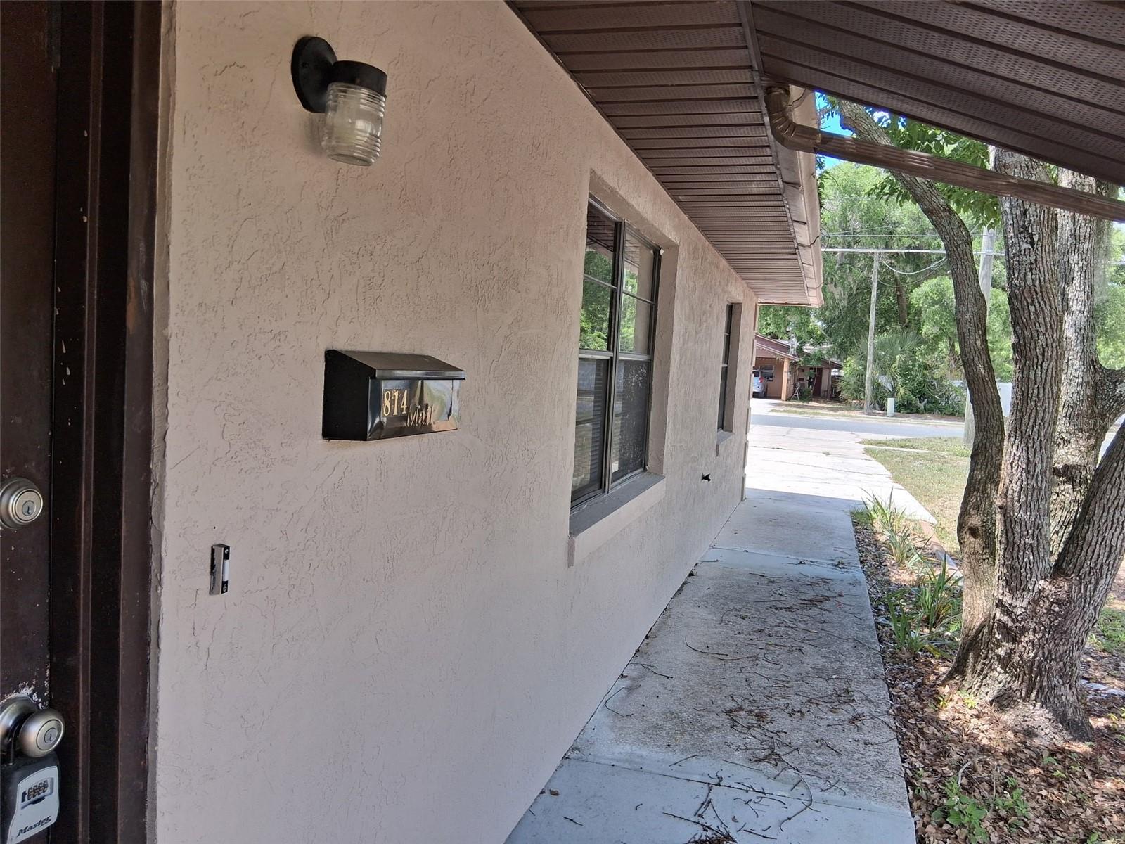 814 N SAINT CLAIR ABRAMS AVE, TAVARES, FL, 32778