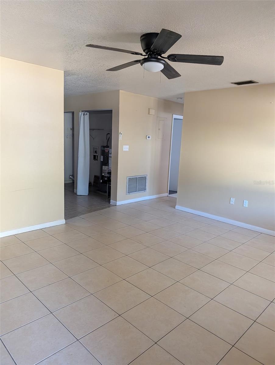 814 N SAINT CLAIR ABRAMS AVE, TAVARES, FL, 32778