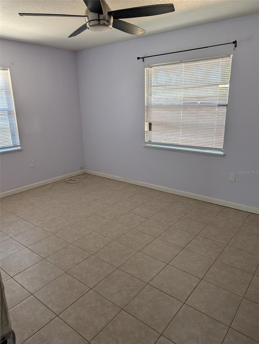 814 N SAINT CLAIR ABRAMS AVE, TAVARES, FL, 32778