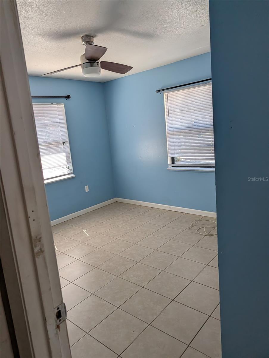 814 N SAINT CLAIR ABRAMS AVE, TAVARES, FL, 32778