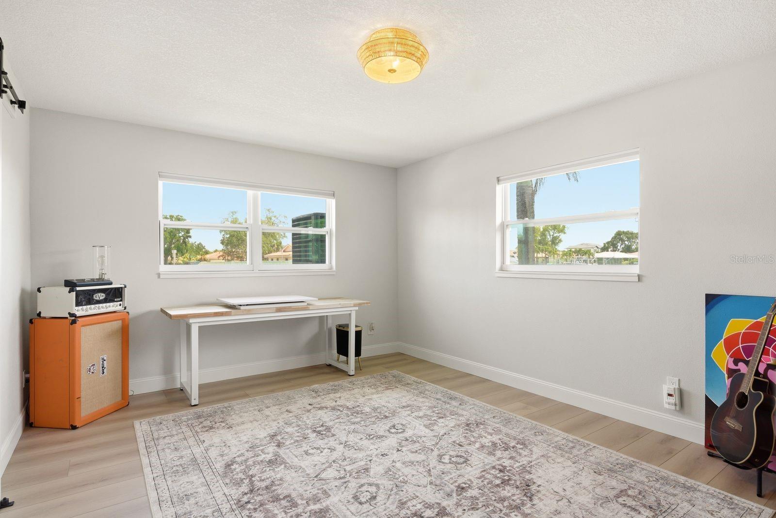 2000 KANSAS AVE NE, ST PETERSBURG, FL, 33703