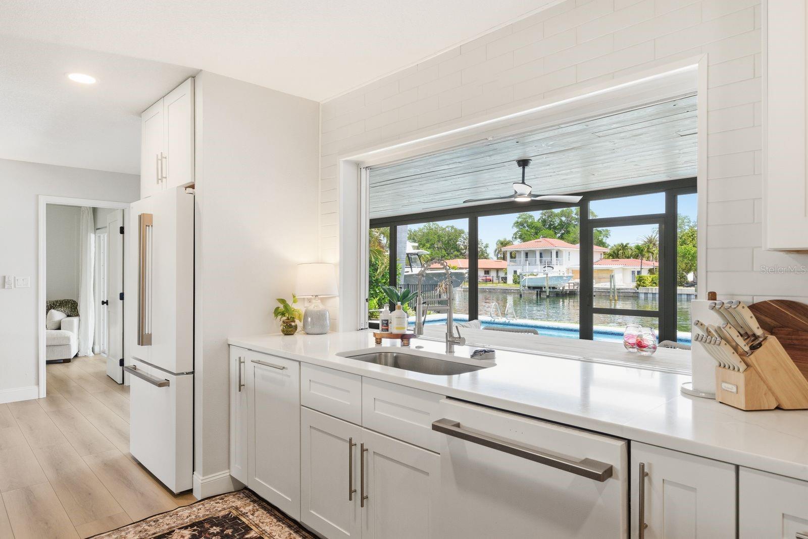 2000 KANSAS AVE NE, ST PETERSBURG, FL, 33703