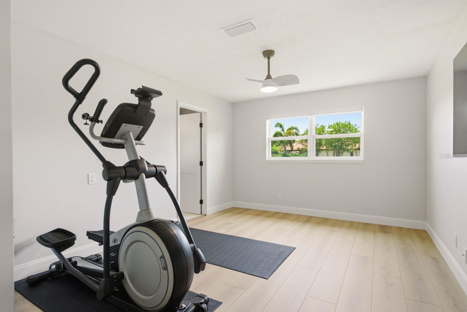 2000 KANSAS AVE NE, ST PETERSBURG, FL, 33703