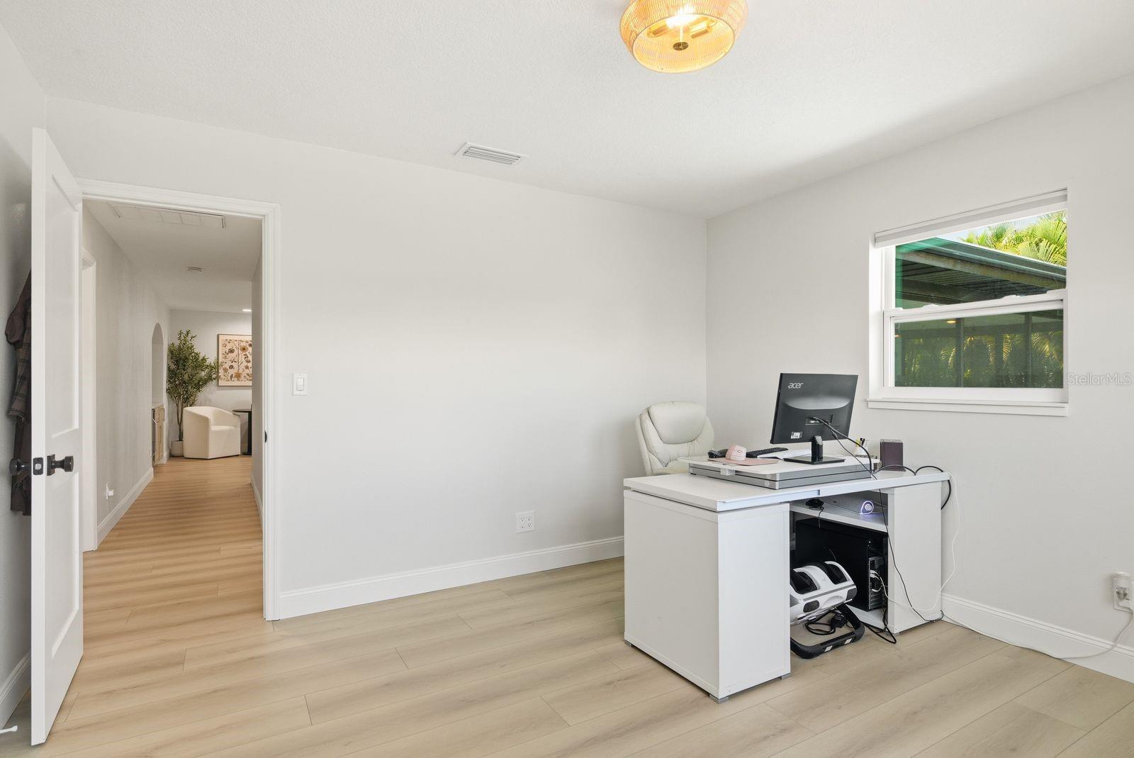 2000 KANSAS AVE NE, ST PETERSBURG, FL, 33703