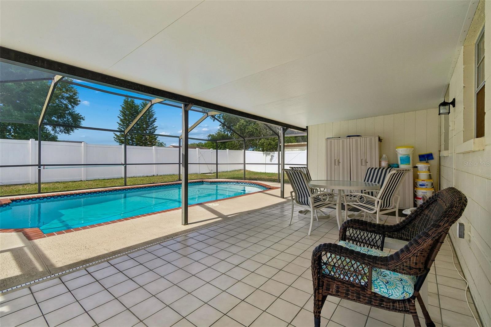 8806 OAK CIR, TAMPA, FL, 33615