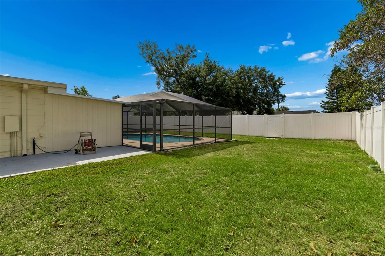8806 OAK CIR, TAMPA, FL, 33615