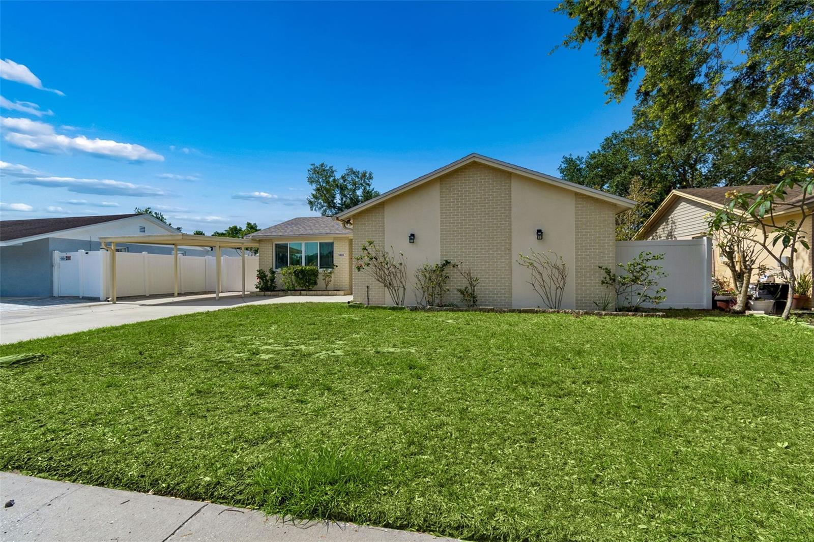 8806 OAK CIR, TAMPA, FL, 33615
