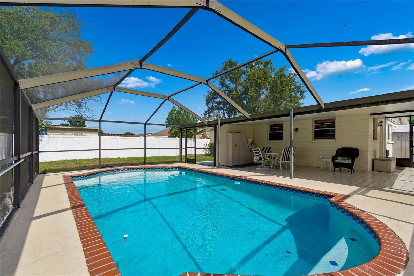 8806 OAK CIR, TAMPA, FL, 33615