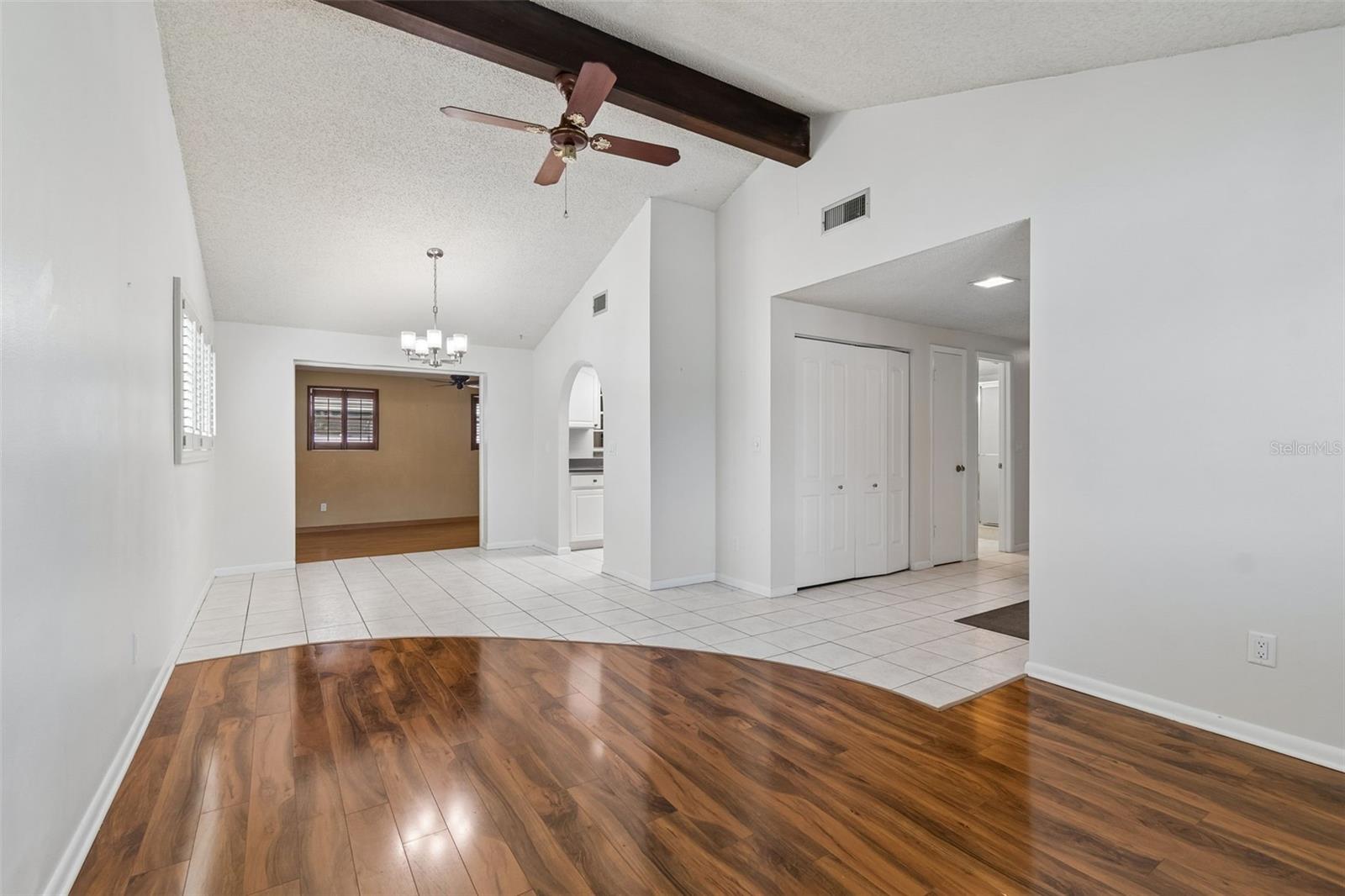 8806 OAK CIR, TAMPA, FL, 33615