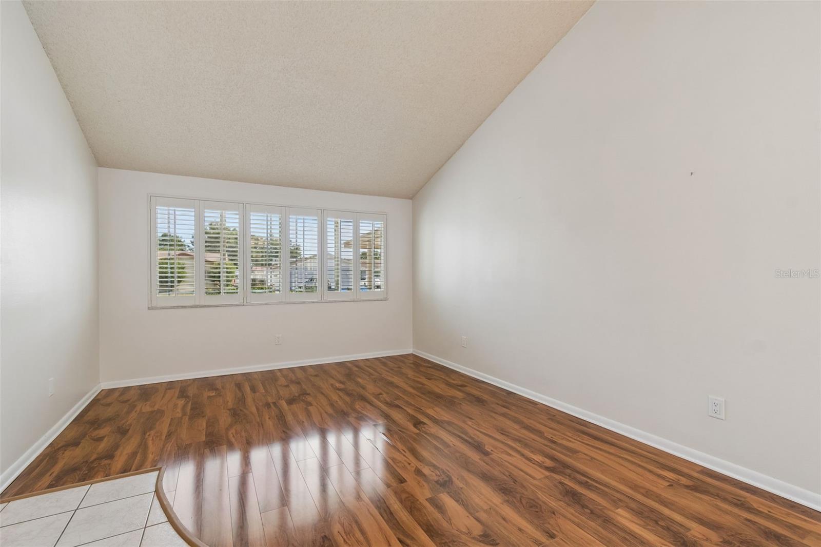 8806 OAK CIR, TAMPA, FL, 33615