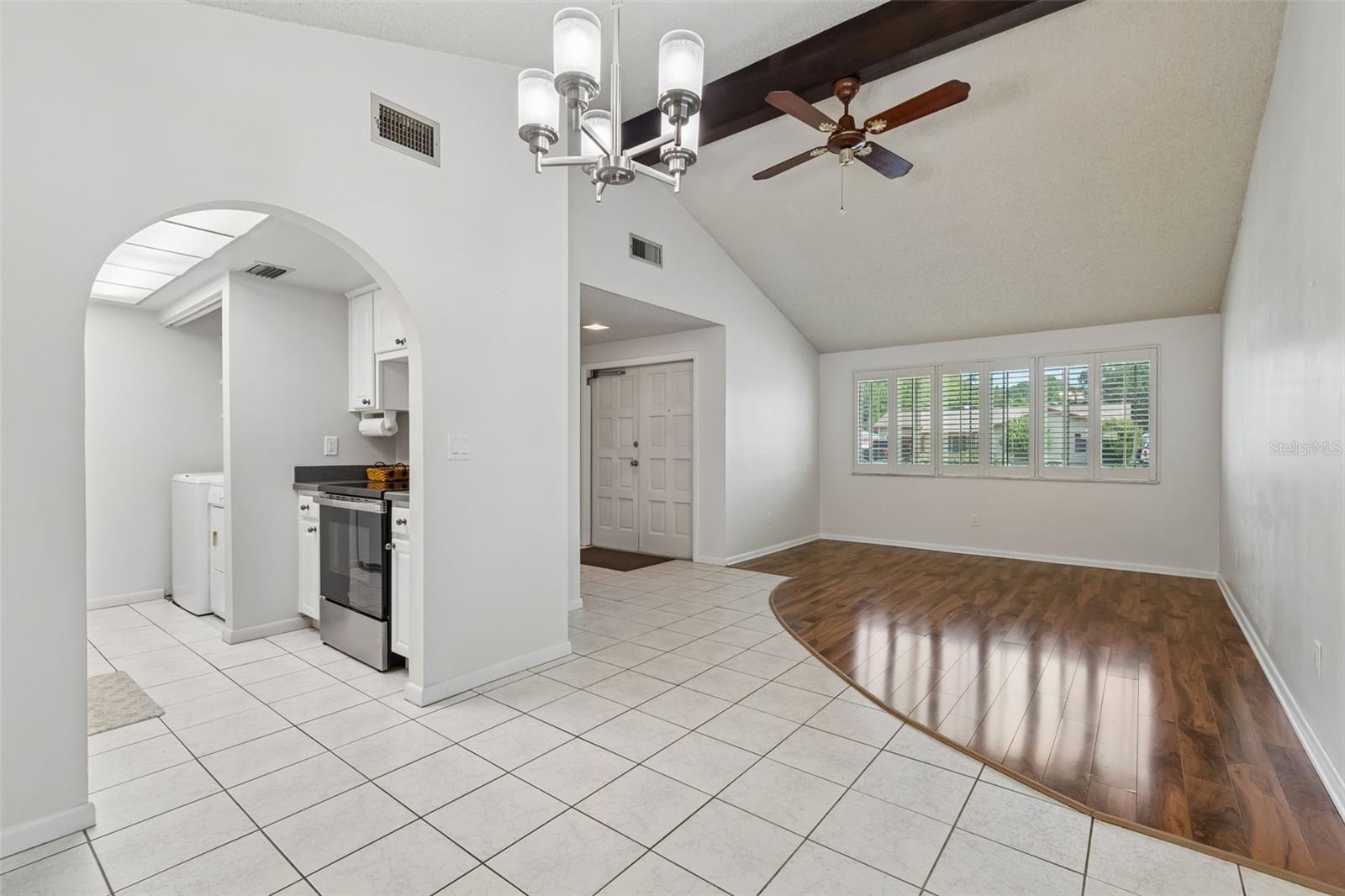8806 OAK CIR, TAMPA, FL, 33615