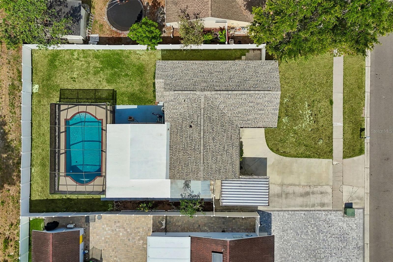 8806 OAK CIR, TAMPA, FL, 33615