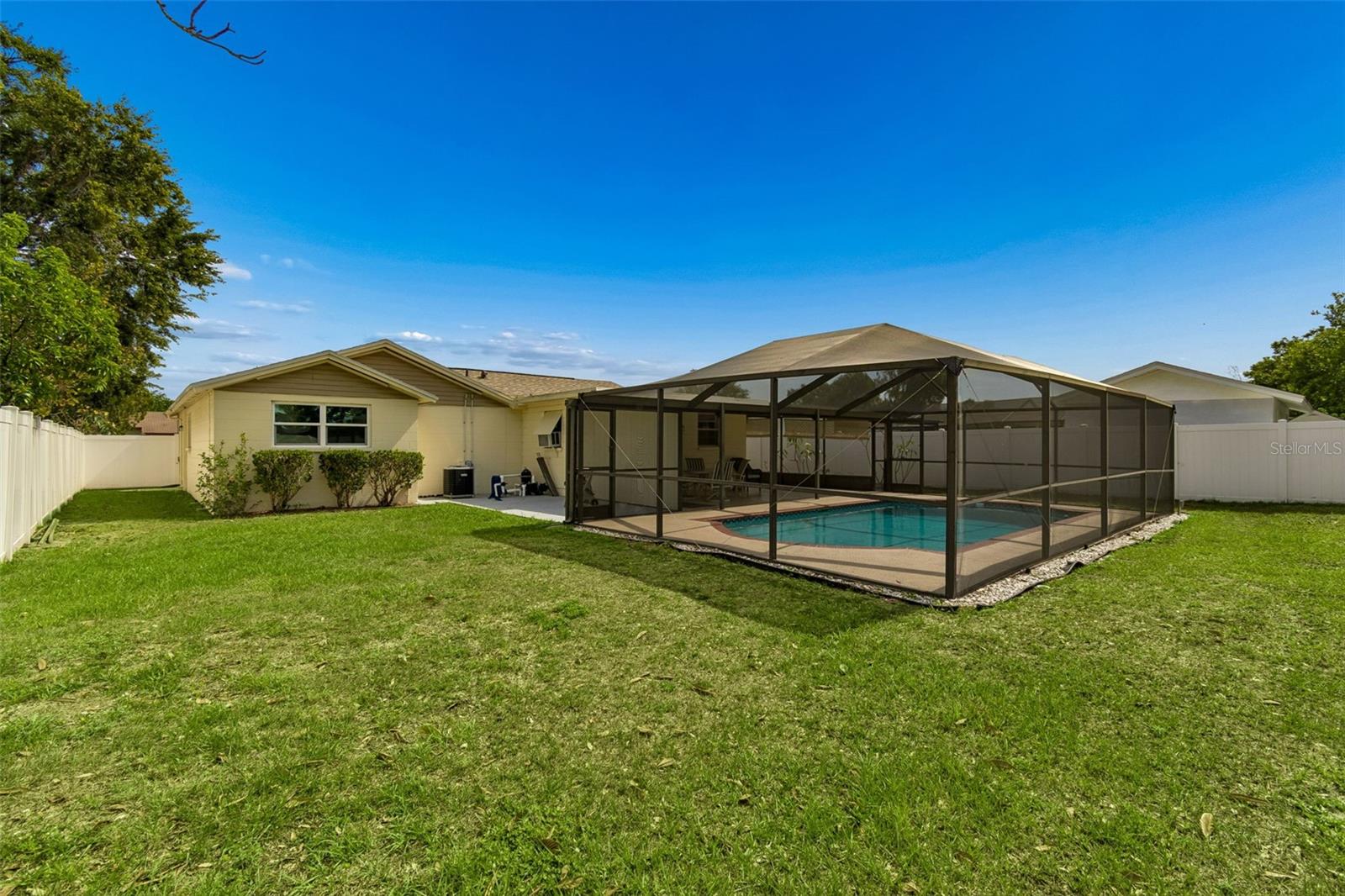 8806 OAK CIR, TAMPA, FL, 33615