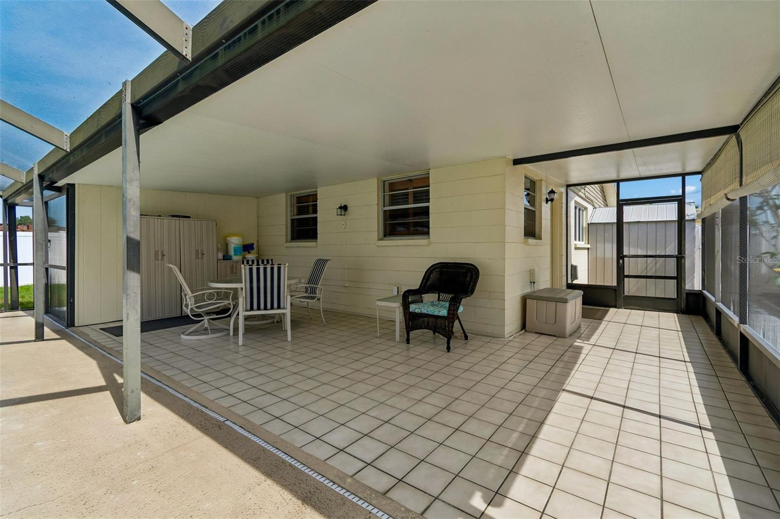 8806 OAK CIR, TAMPA, FL, 33615