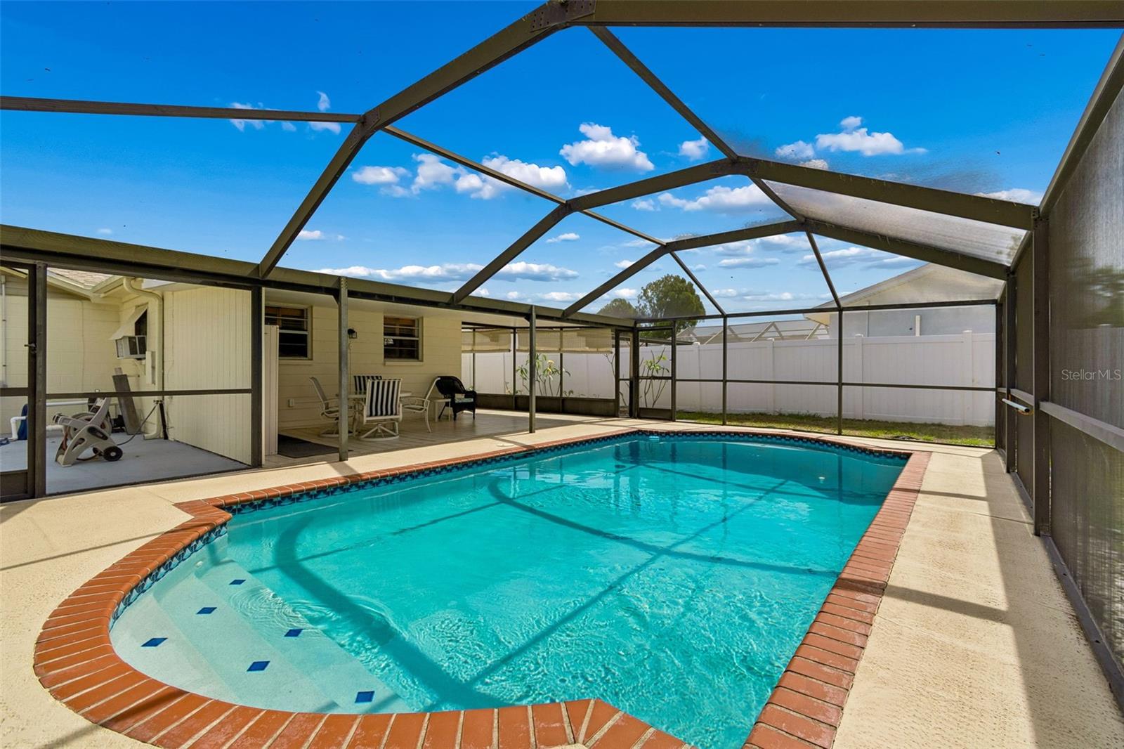 8806 OAK CIR, TAMPA, FL, 33615