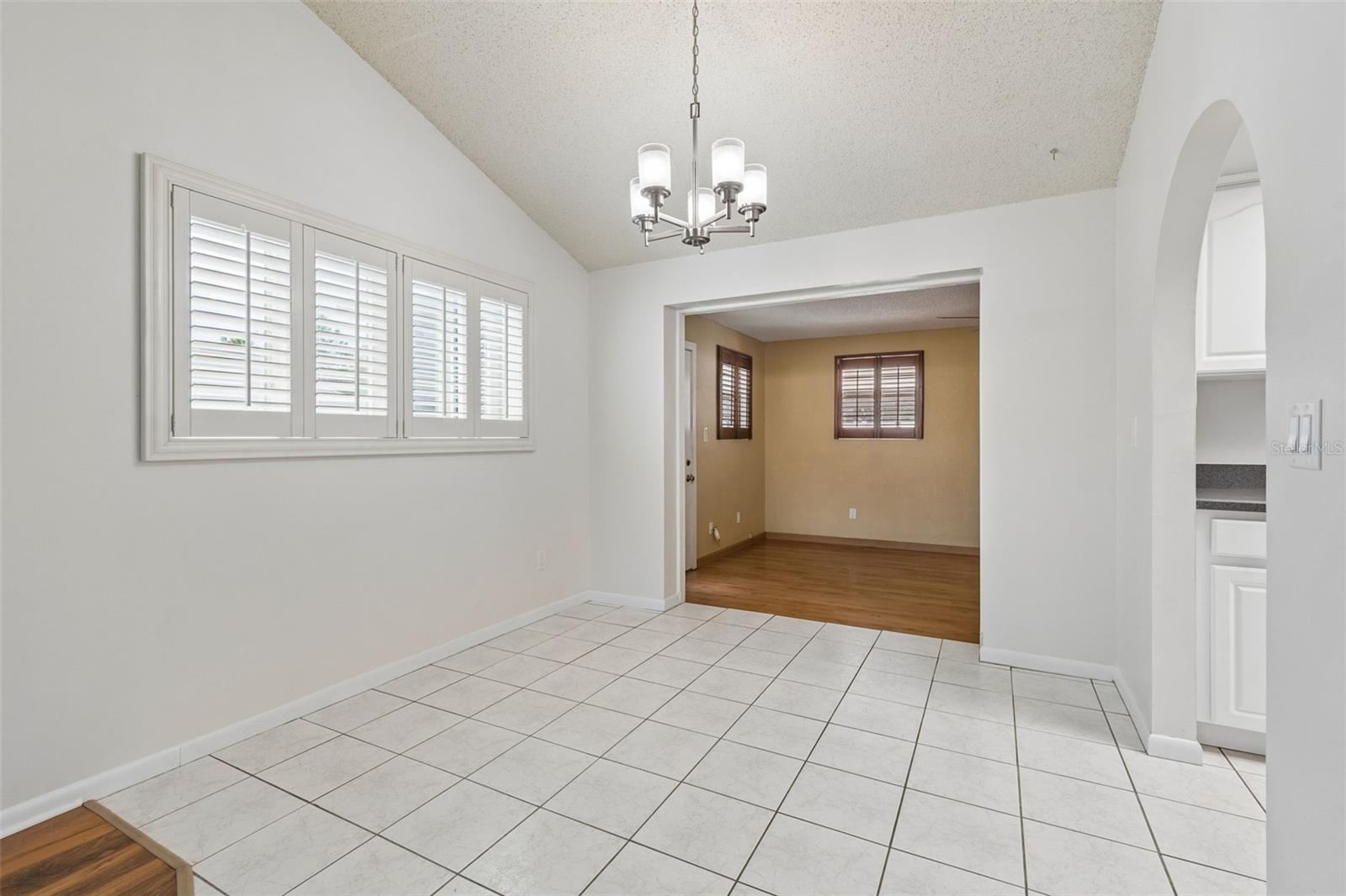 8806 OAK CIR, TAMPA, FL, 33615
