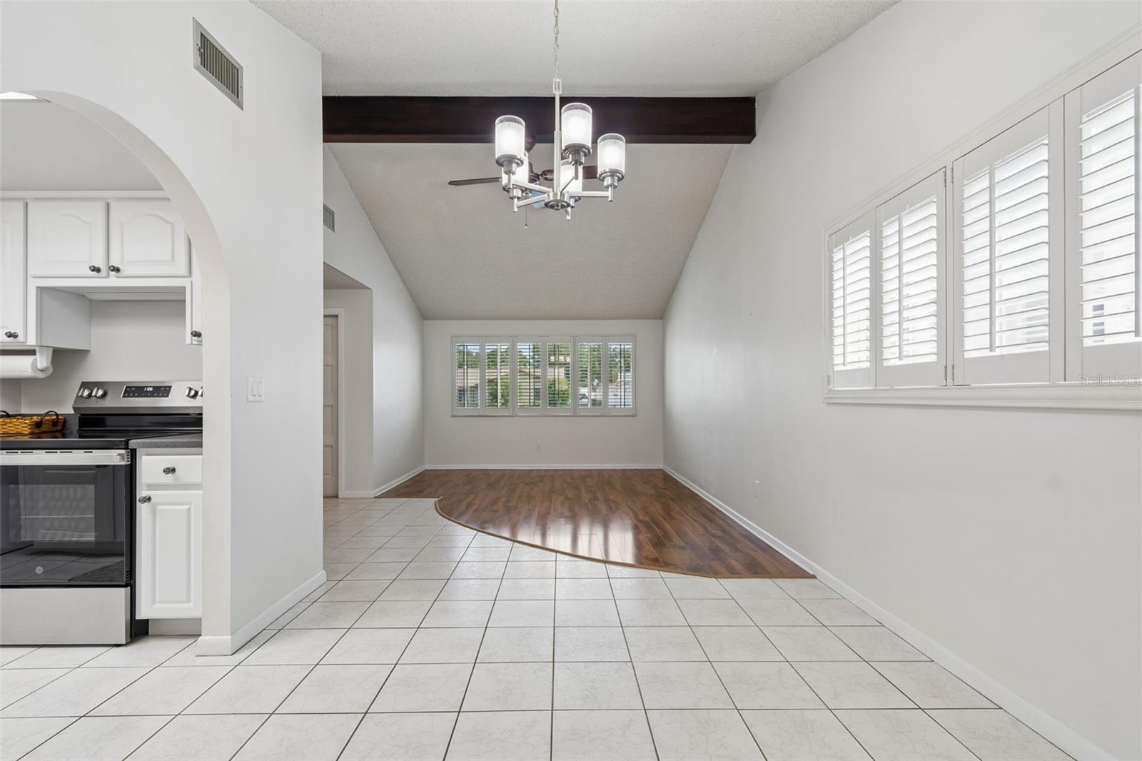 8806 OAK CIR, TAMPA, FL, 33615