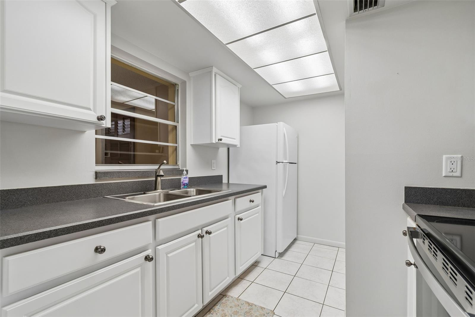 8806 OAK CIR, TAMPA, FL, 33615
