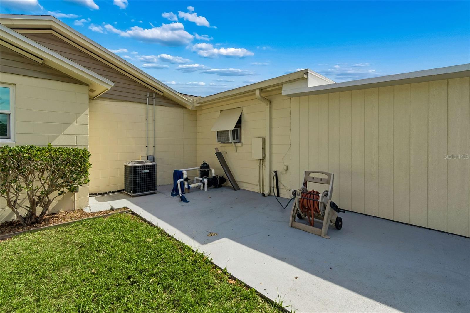 8806 OAK CIR, TAMPA, FL, 33615