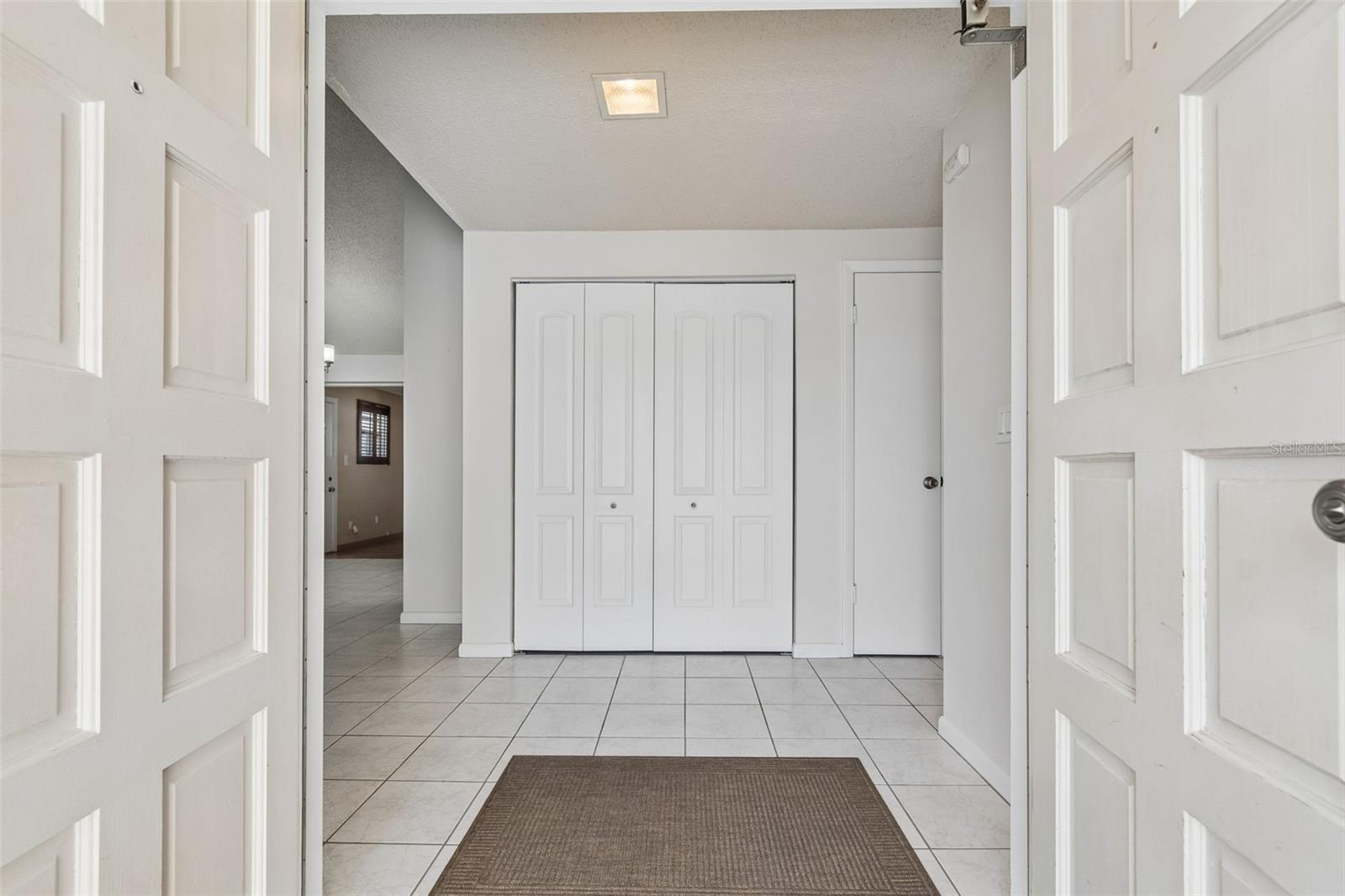 8806 OAK CIR, TAMPA, FL, 33615