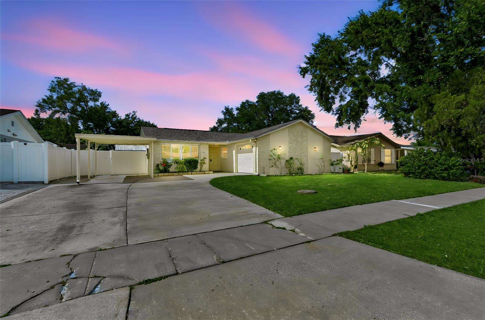 8806 OAK CIR, TAMPA, FL, 33615