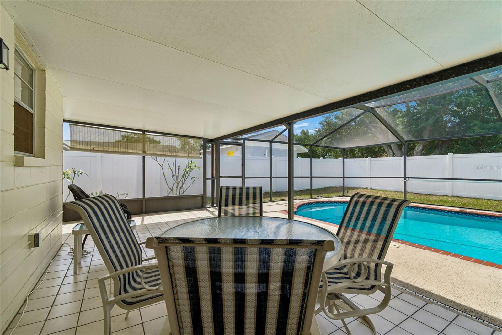 8806 OAK CIR, TAMPA, FL, 33615