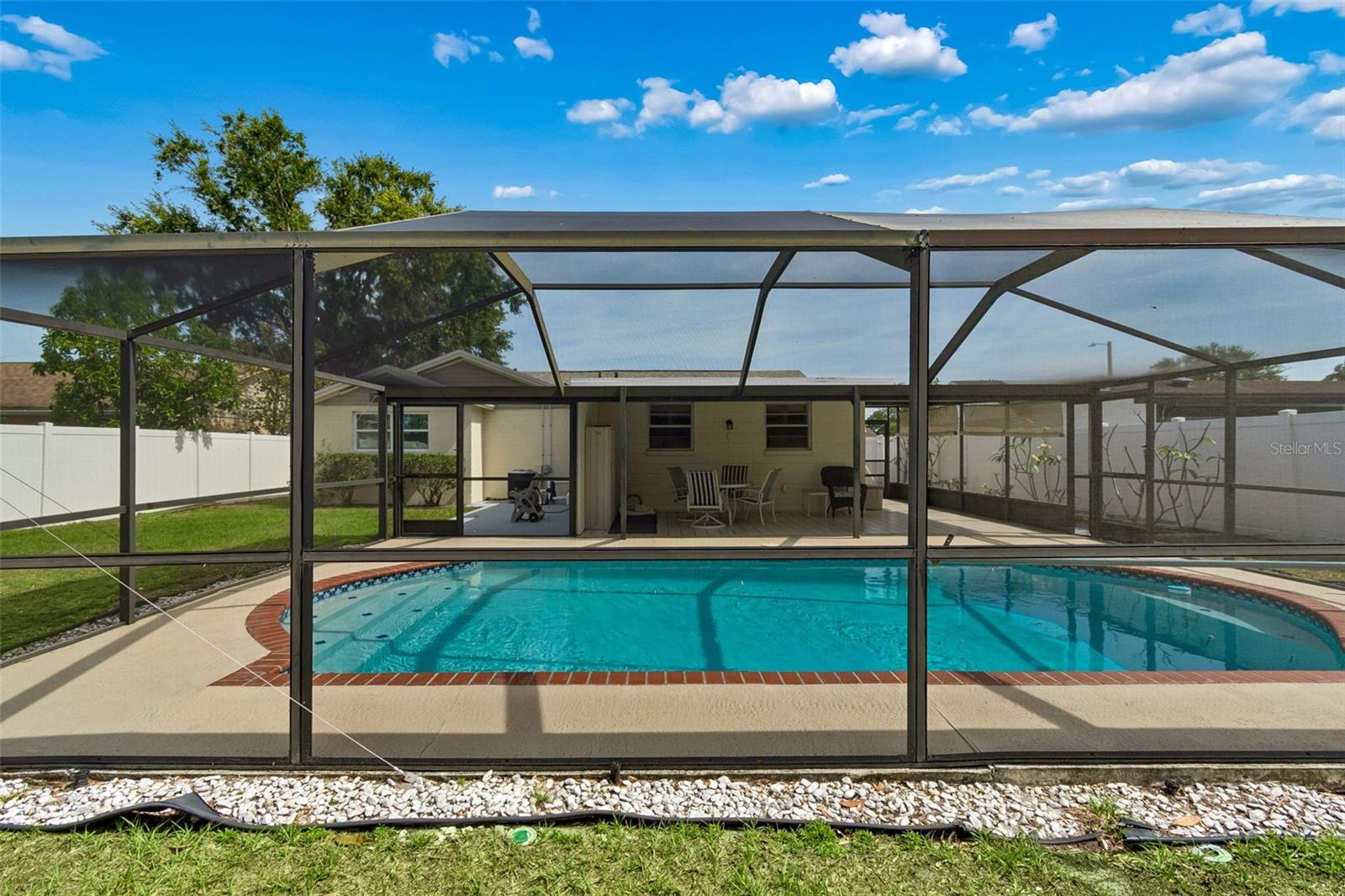 8806 OAK CIR, TAMPA, FL, 33615