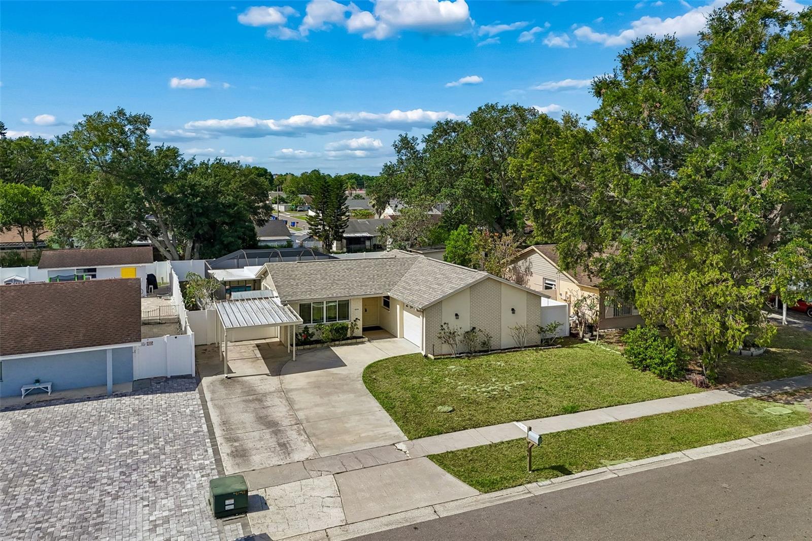 8806 OAK CIR, TAMPA, FL, 33615
