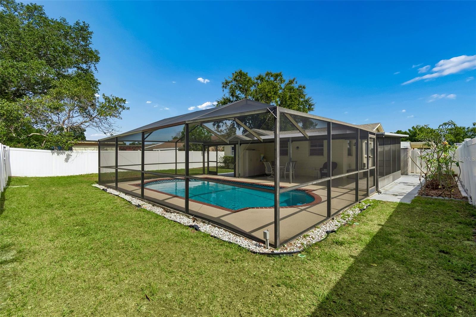 8806 OAK CIR, TAMPA, FL, 33615