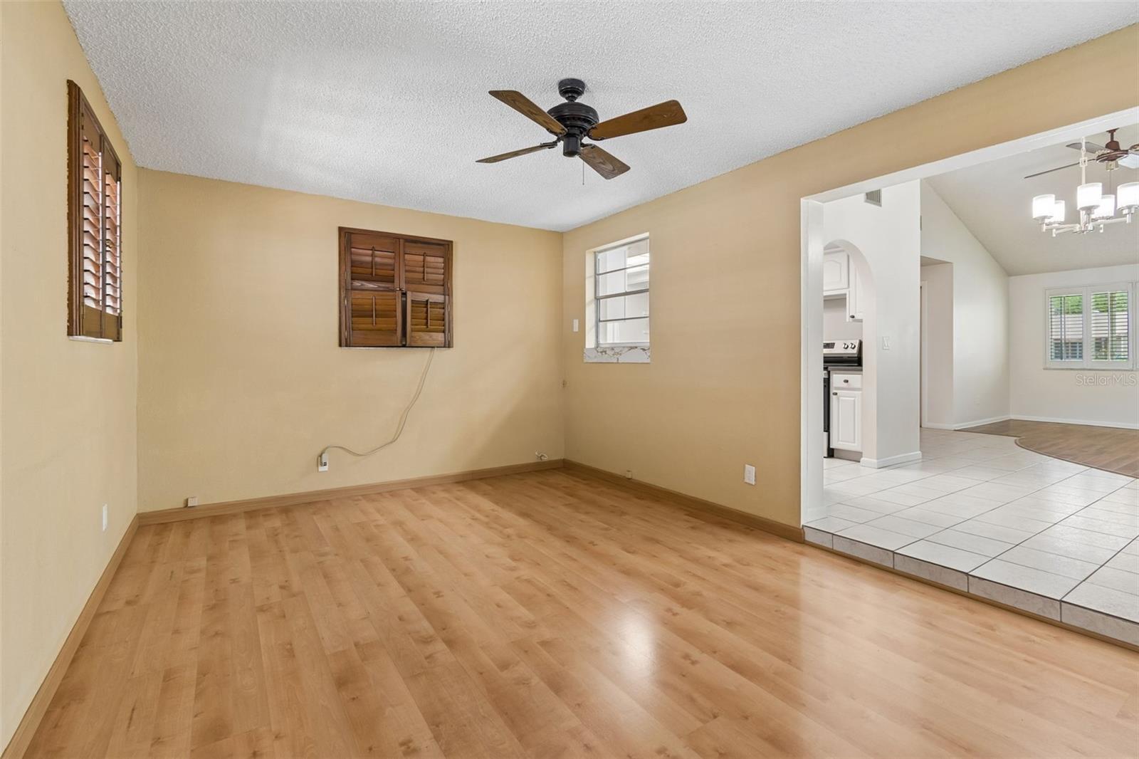 8806 OAK CIR, TAMPA, FL, 33615
