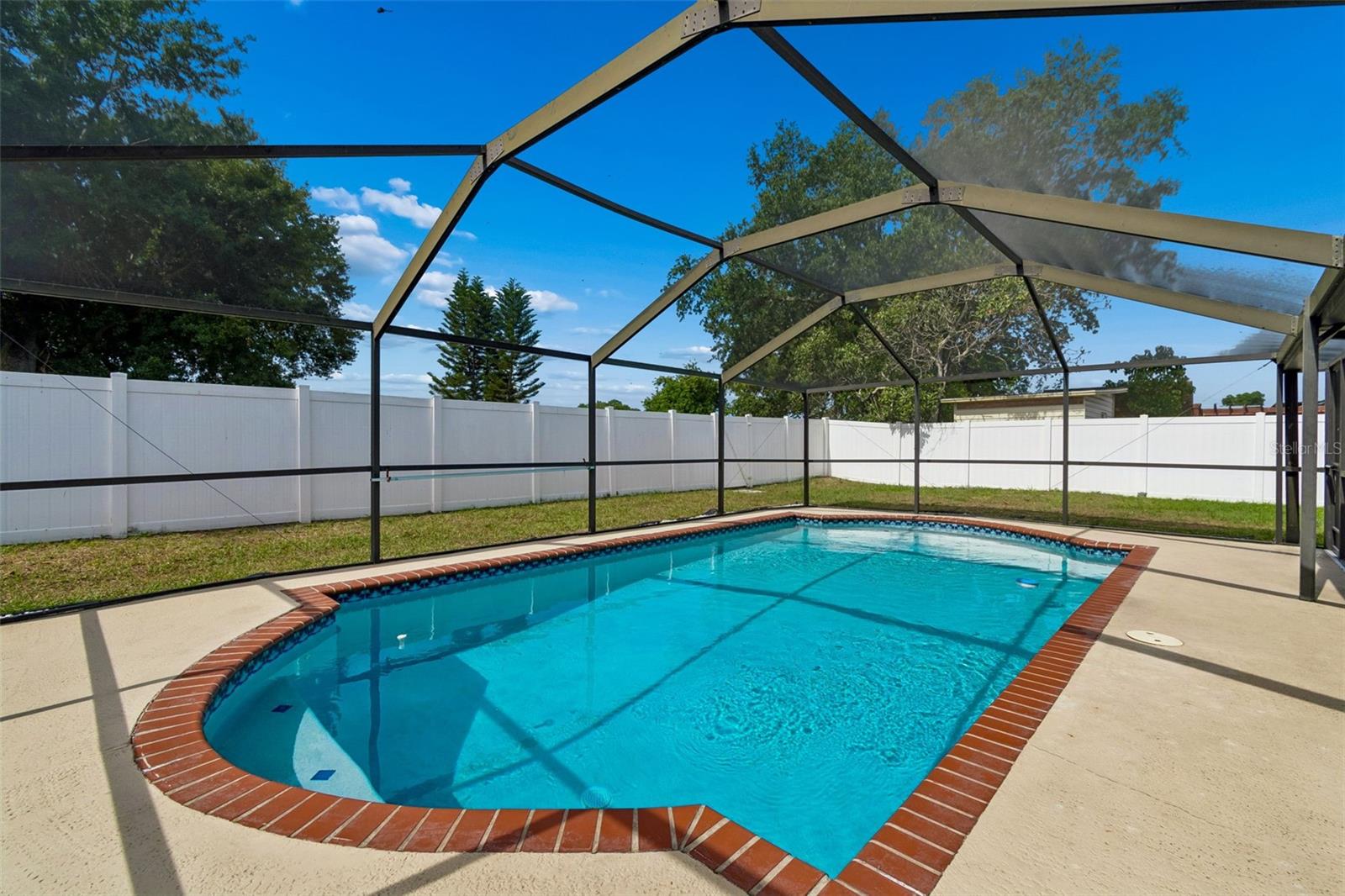 8806 OAK CIR, TAMPA, FL, 33615